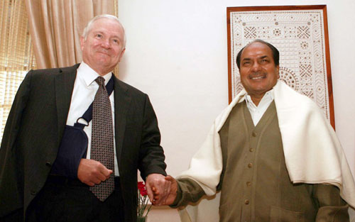 US Def Secy Robert Gates and Indian Def Min AK Antony